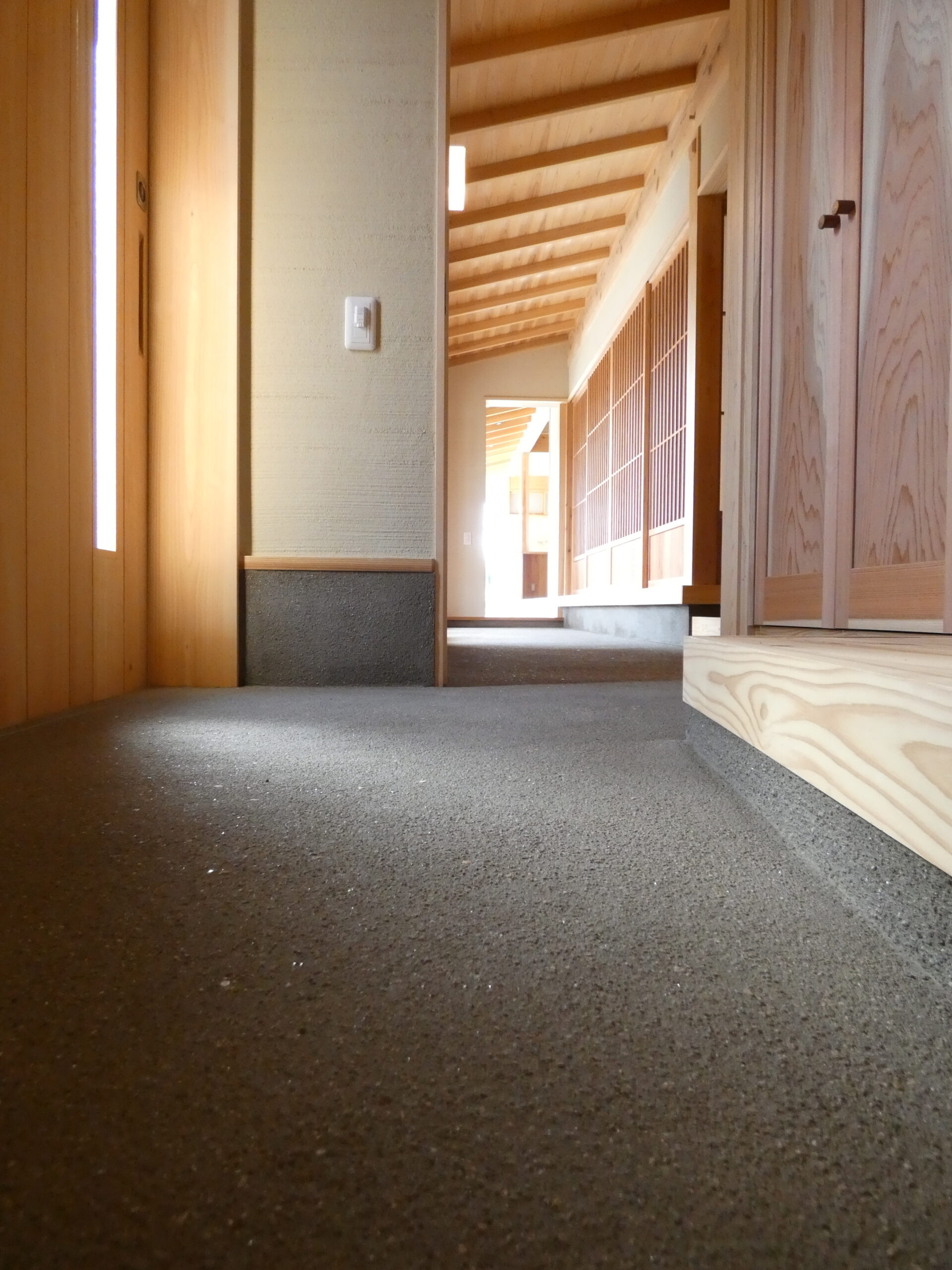 広い土間は「三和土」風仕上げで決まり！！｜兄弟美工の左官ブログ
